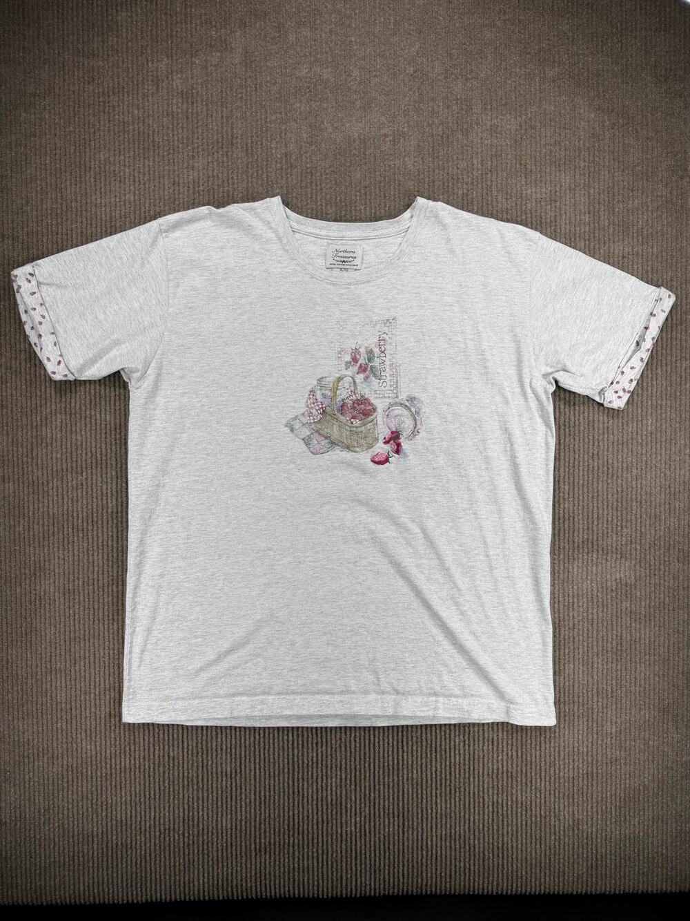 Northern Treasures Strawberry Basket Graphic Cotton Tee XL